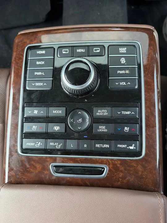 2014 Hyundai Equus - Image 11 of 17