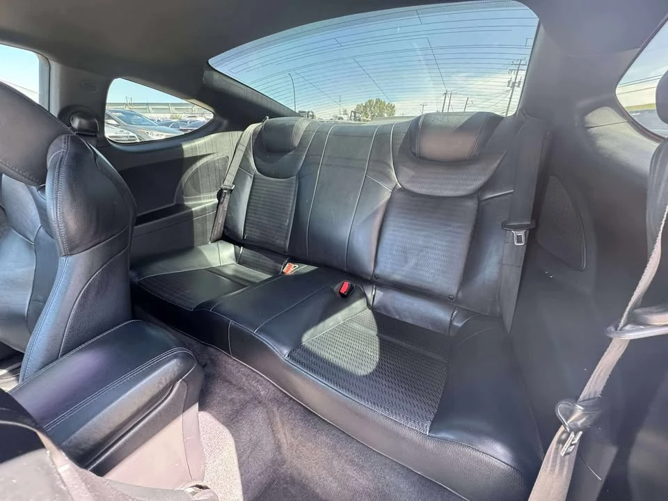 2014 Hyundai Genesis - Image 17 of 18