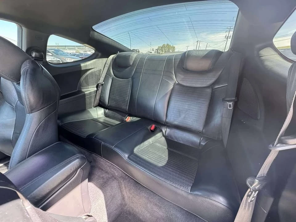 2014 Hyundai Genesis - Image 17 of 18