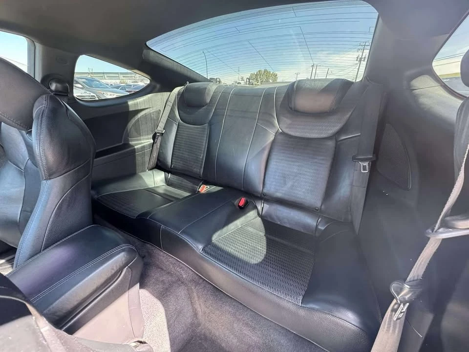 2014 Hyundai Genesis - Image 17 of 18