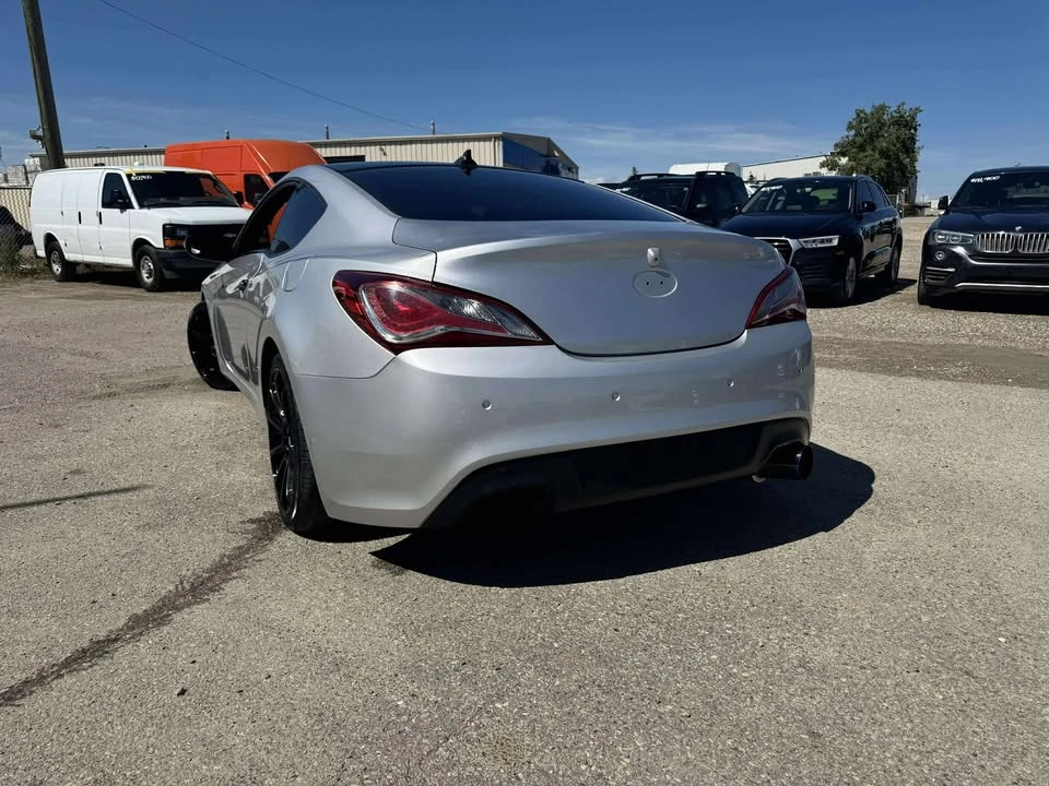 2014 Hyundai Genesis - Image 5 of 18