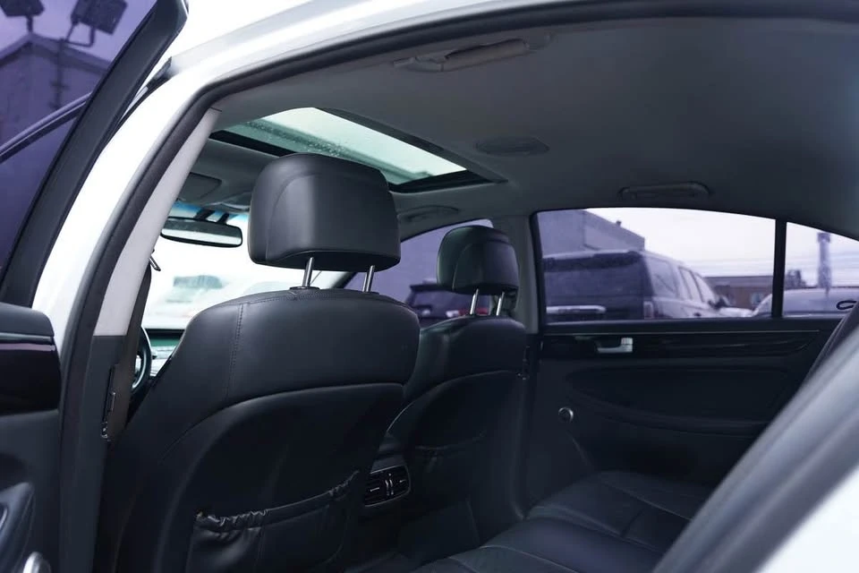 2014 Hyundai Genesis - Image 14 of 16
