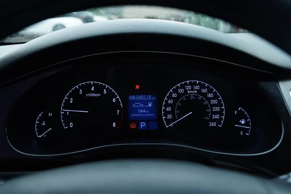 2014 Hyundai Genesis - Image 12 of 16