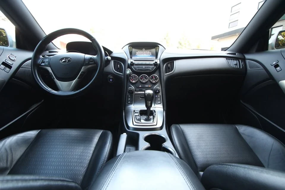 2014 Hyundai Genesis - Image 14 of 20