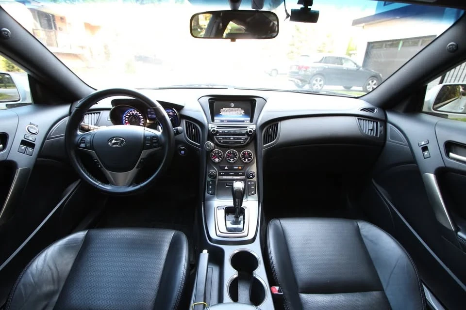 2014 Hyundai Genesis - Image 13 of 20