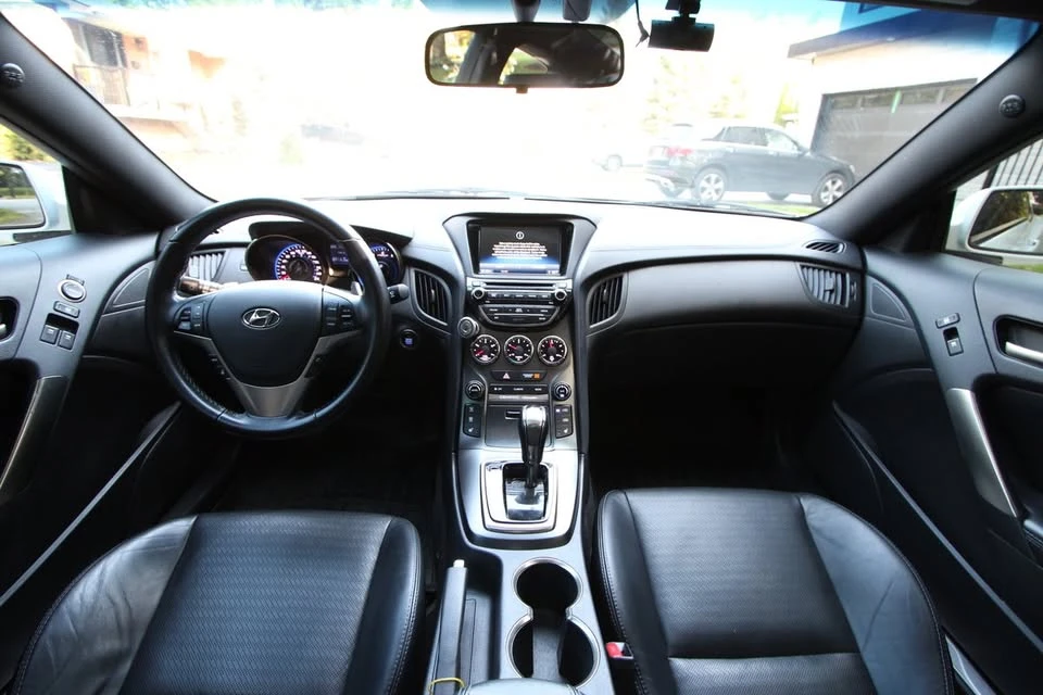 2014 Hyundai Genesis - Image 13 of 20