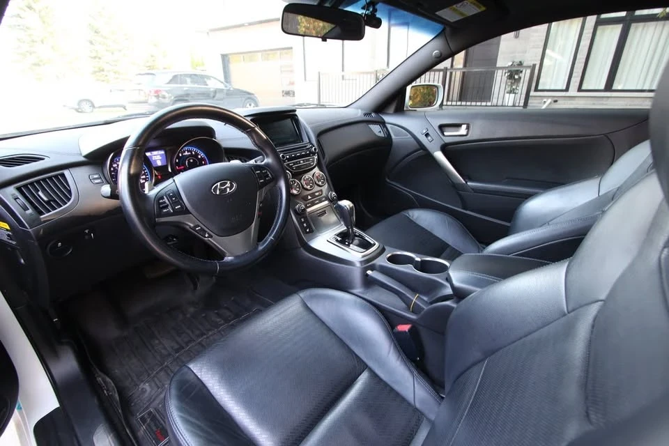2014 Hyundai Genesis - Image 12 of 20