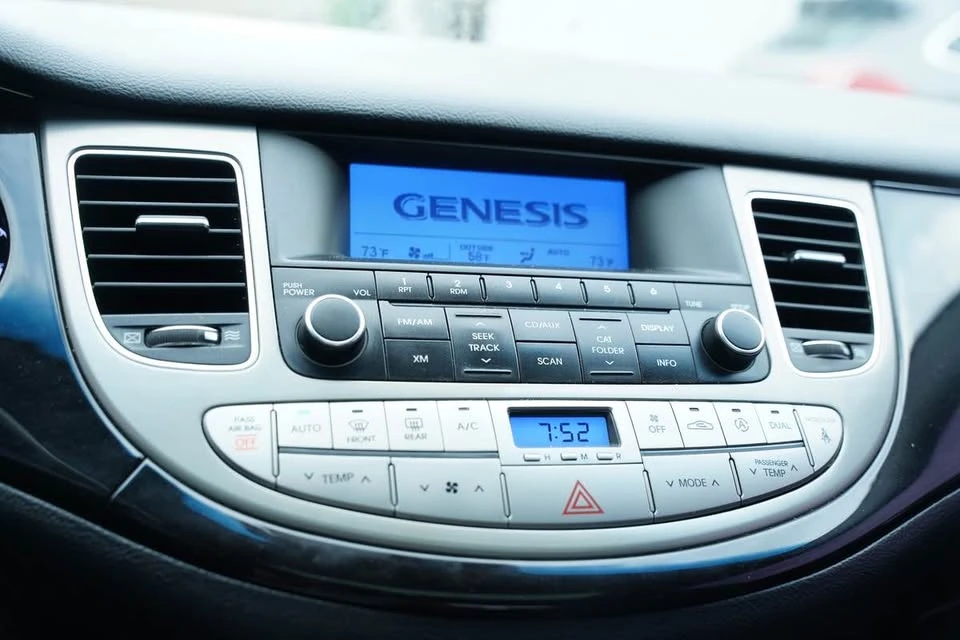 2014 Hyundai Genesis - Image 11 of 16