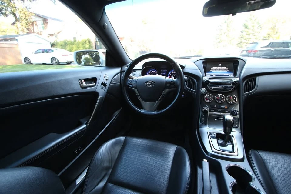 2014 Hyundai Genesis - Image 5 of 20