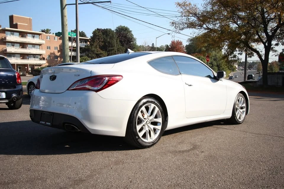 2014 Hyundai Genesis - Image 9 of 20