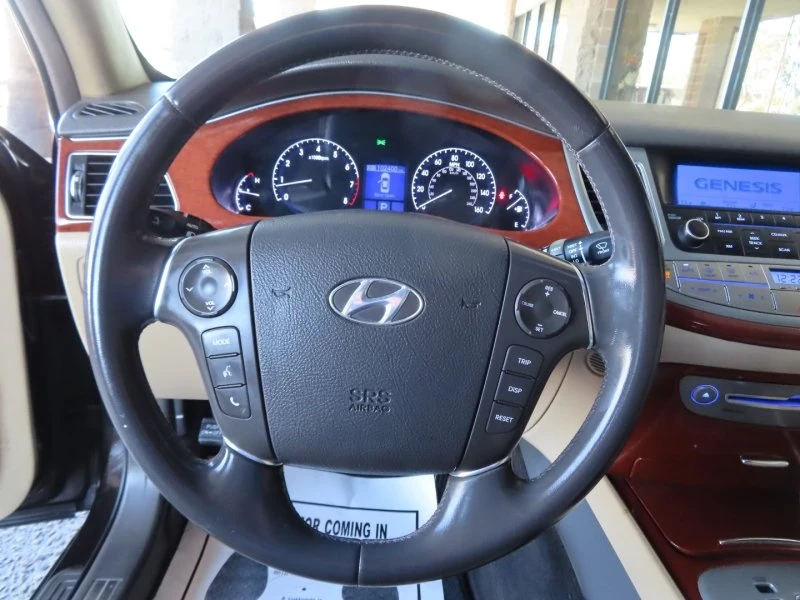 2014 Hyundai Genesis - Image 10 of 18