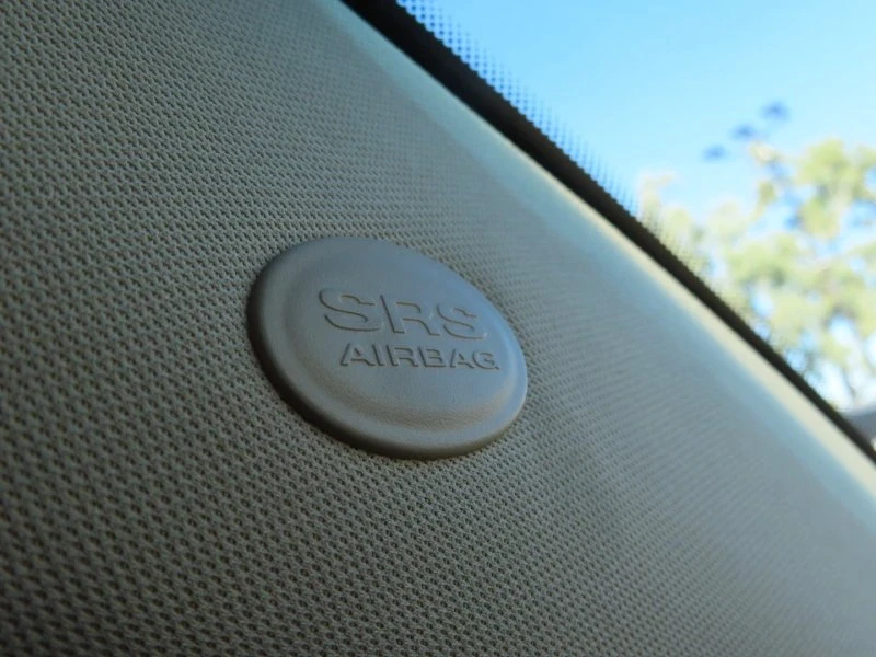 2014 Hyundai Genesis - Image 16 of 18