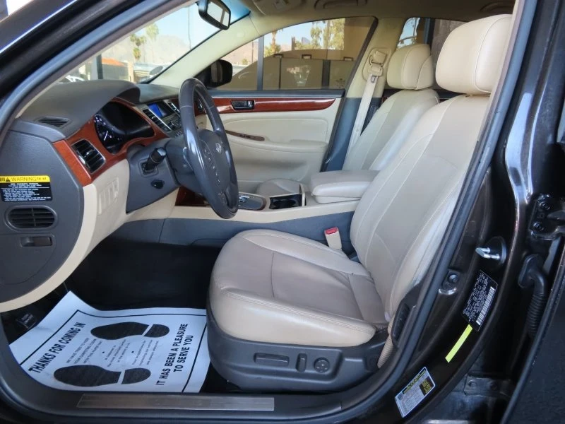 2014 Hyundai Genesis - Image 13 of 18