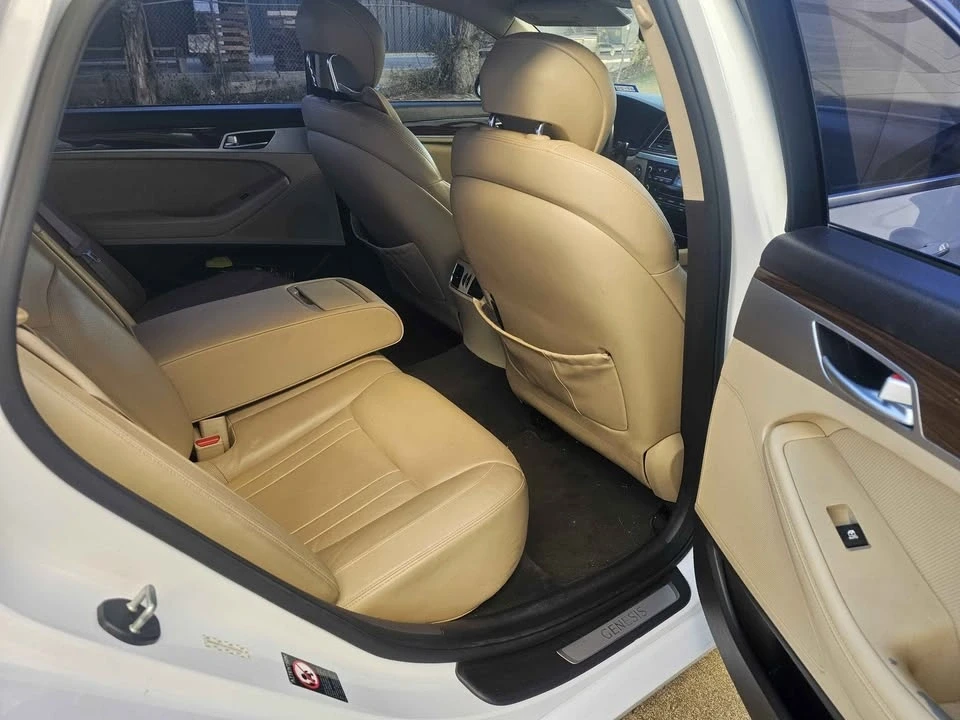 2014 Hyundai Genesis - Image 13 of 16
