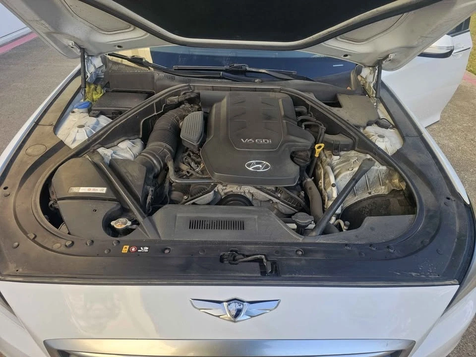 2014 Hyundai Genesis - Image 14 of 16