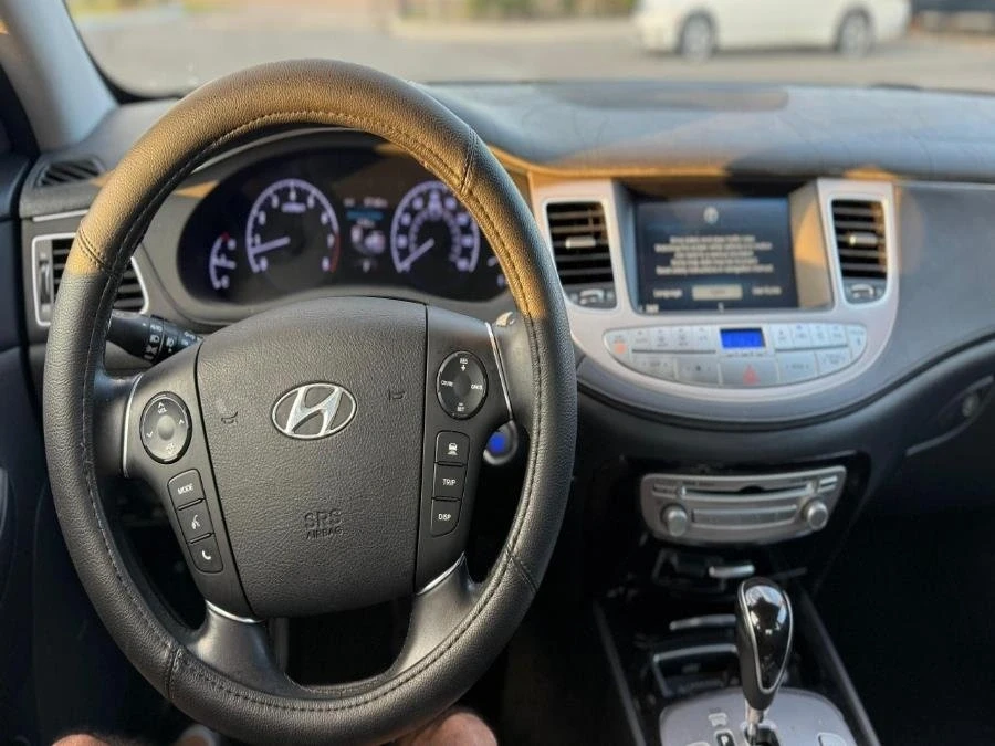 2014 Hyundai Genesis - Image 10 of 13