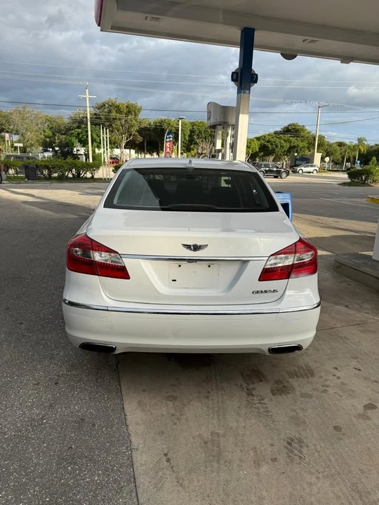 2014 Hyundai Genesis - Image 4 of 6