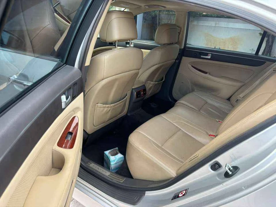 2014 Hyundai Genesis - Image 9 of 12
