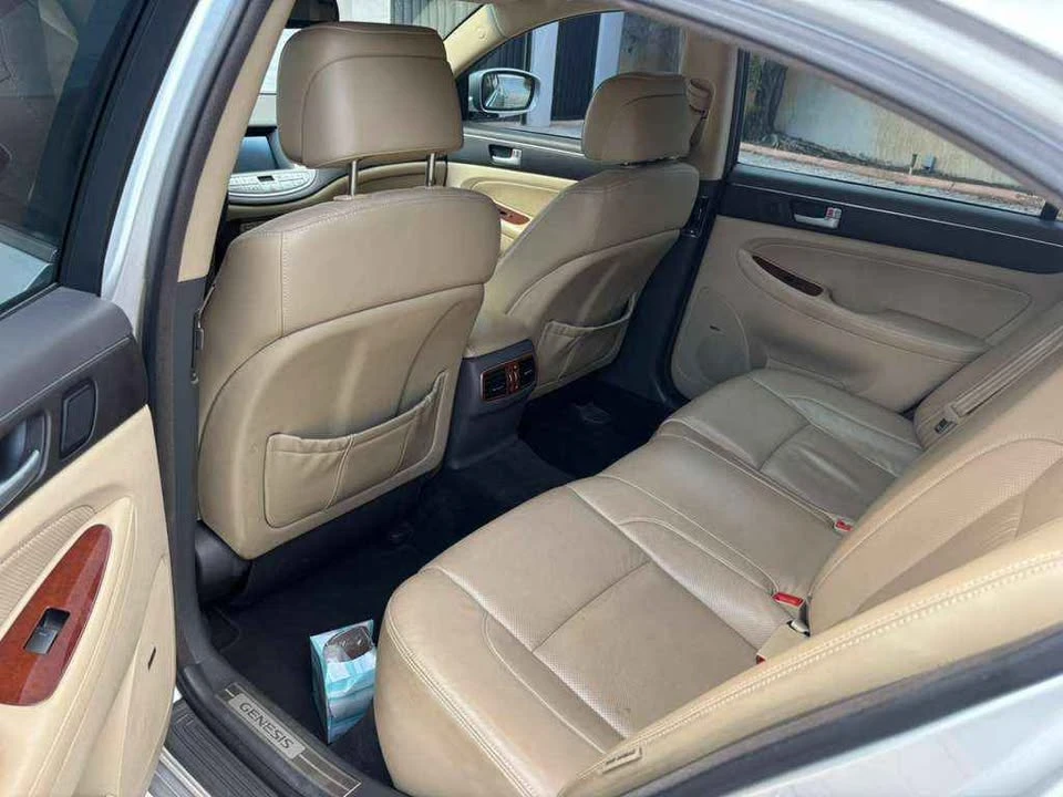 2014 Hyundai Genesis - Image 10 of 12