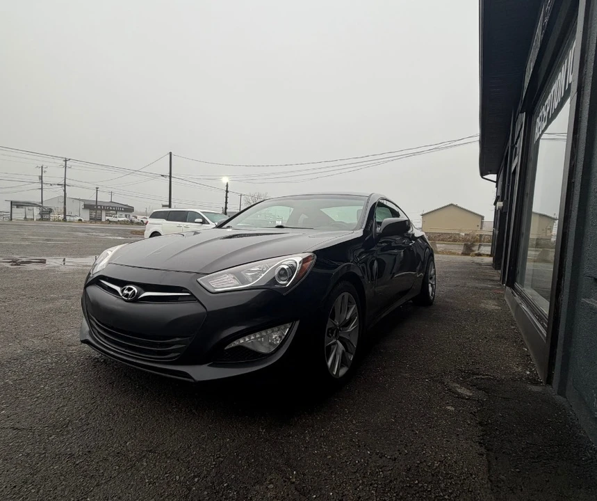 2014 Hyundai Genesis - Image 2 of 9