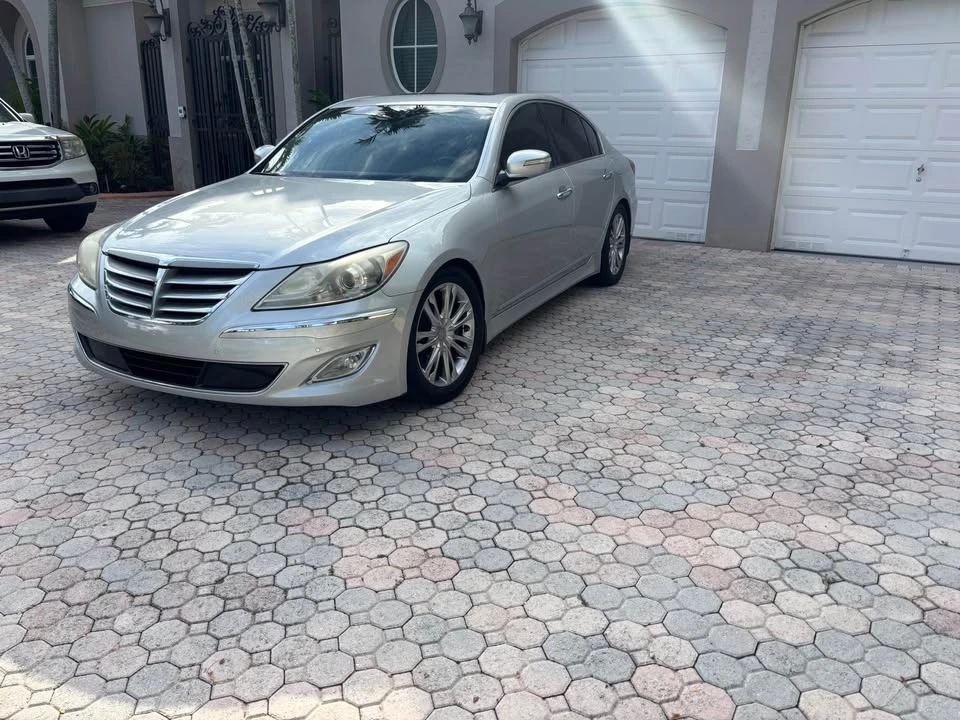 2014 Hyundai Genesis - Image 2 of 14