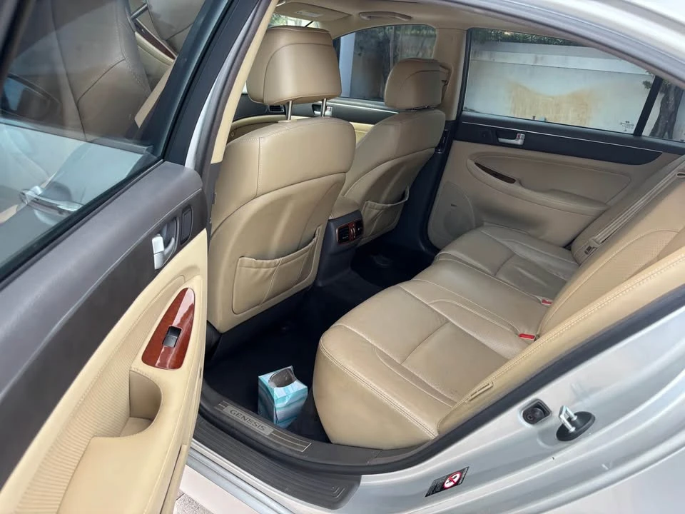 2014 Hyundai Genesis - Image 9 of 14