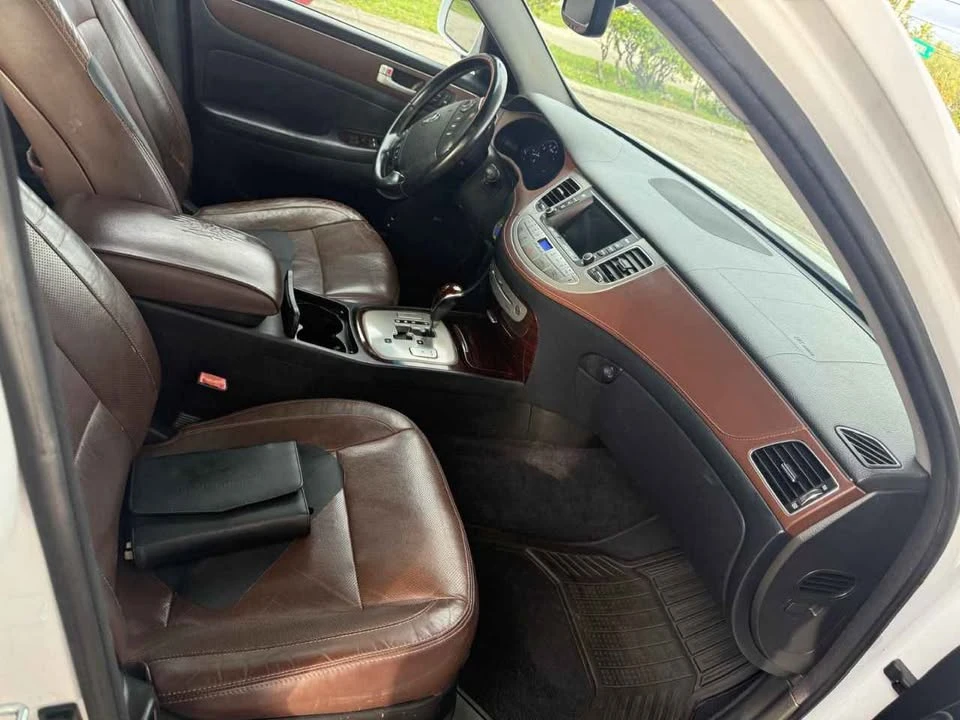 2014 Hyundai Genesis - Image 2 of 10