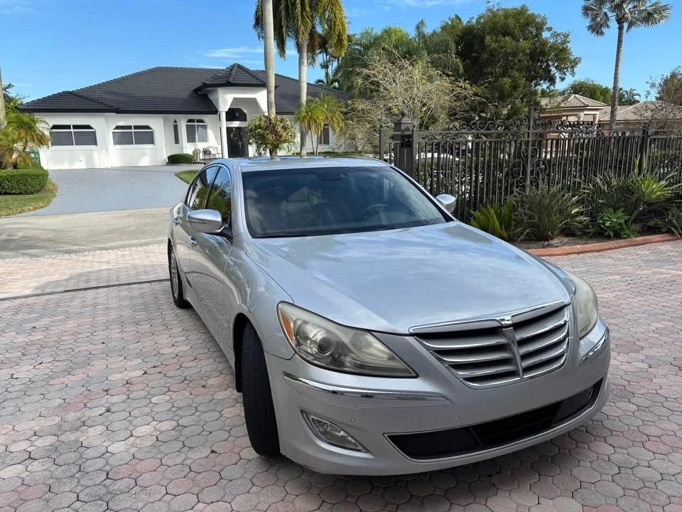 2014 Hyundai Genesis - Image 4 of 14