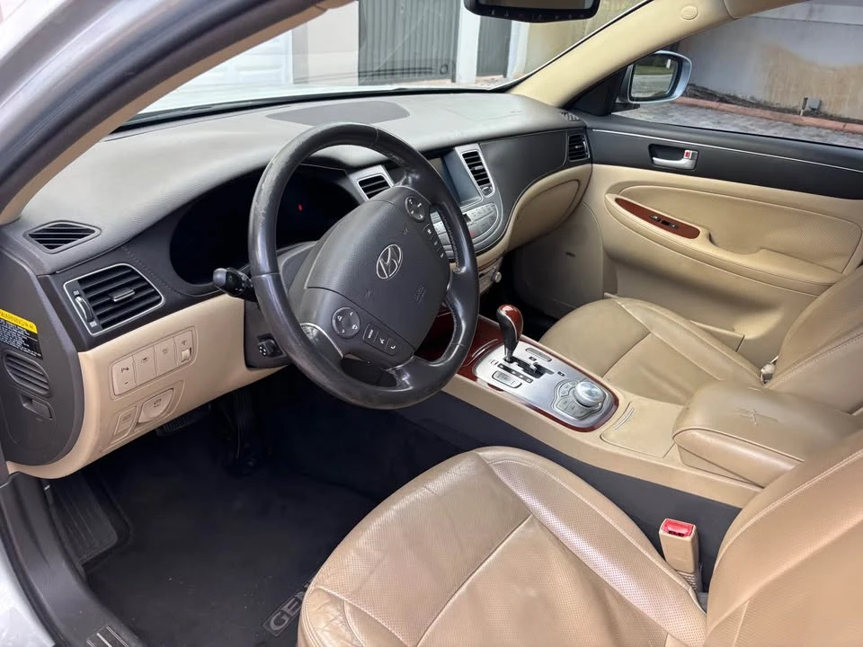 2014 Hyundai Genesis - Image 10 of 14