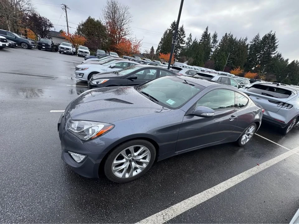 2014 Hyundai Genesis - Image 2 of 5