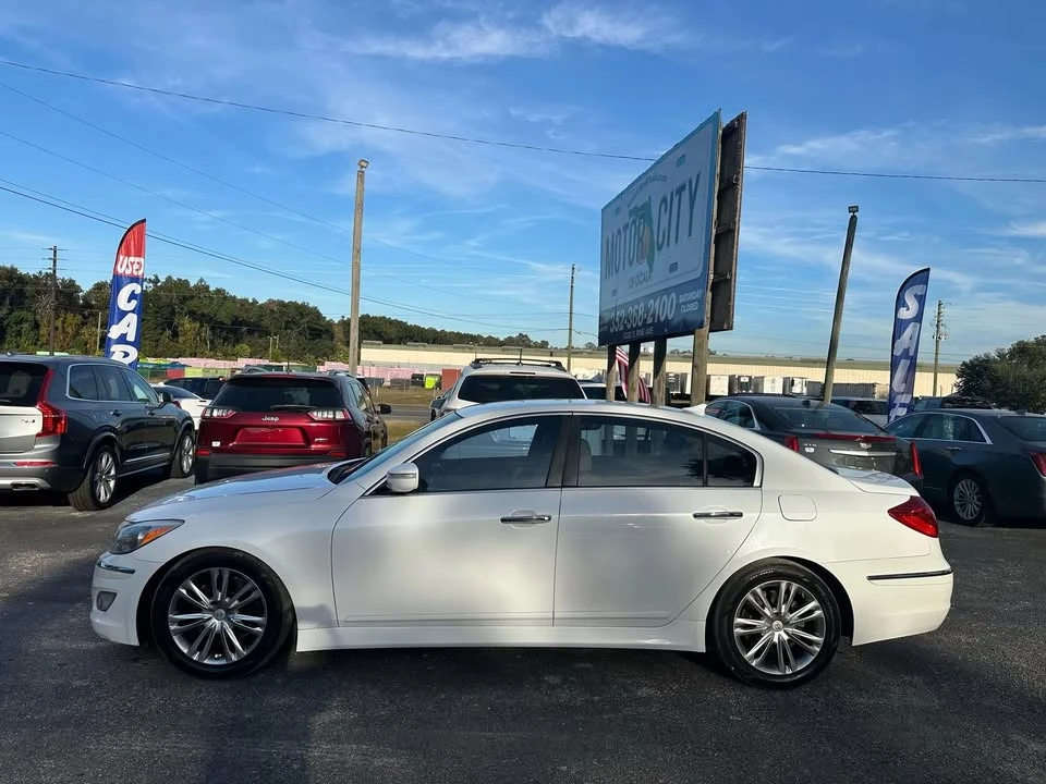 2014 Hyundai Genesis - Image 2 of 19