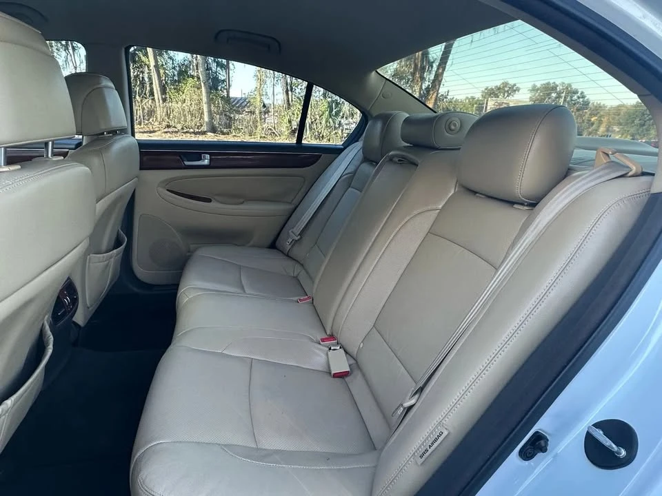 2014 Hyundai Genesis - Image 10 of 19