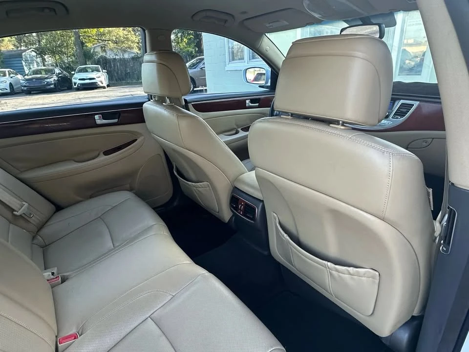 2014 Hyundai Genesis - Image 13 of 19