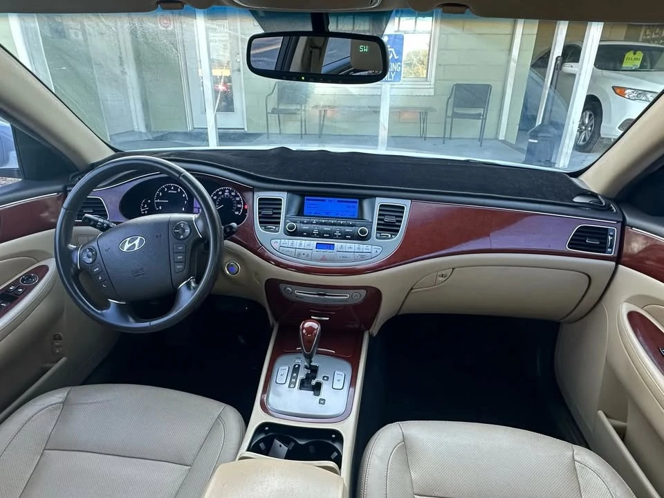 2014 Hyundai Genesis - Image 15 of 19