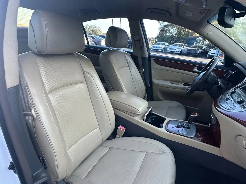 2014 Hyundai Genesis - Image 17 of 19
