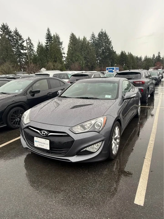 2014 Hyundai Genesis - Image 2 of 3