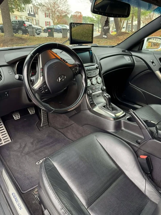 2014 Hyundai Genesis - Image 5 of 6