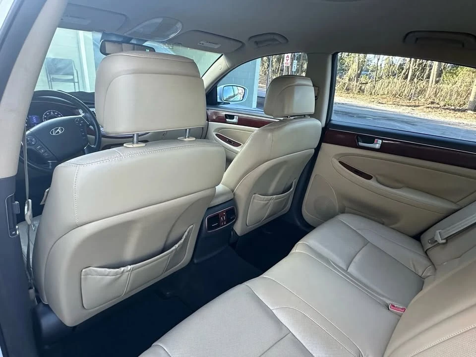 2014 Hyundai Genesis - Image 11 of 19