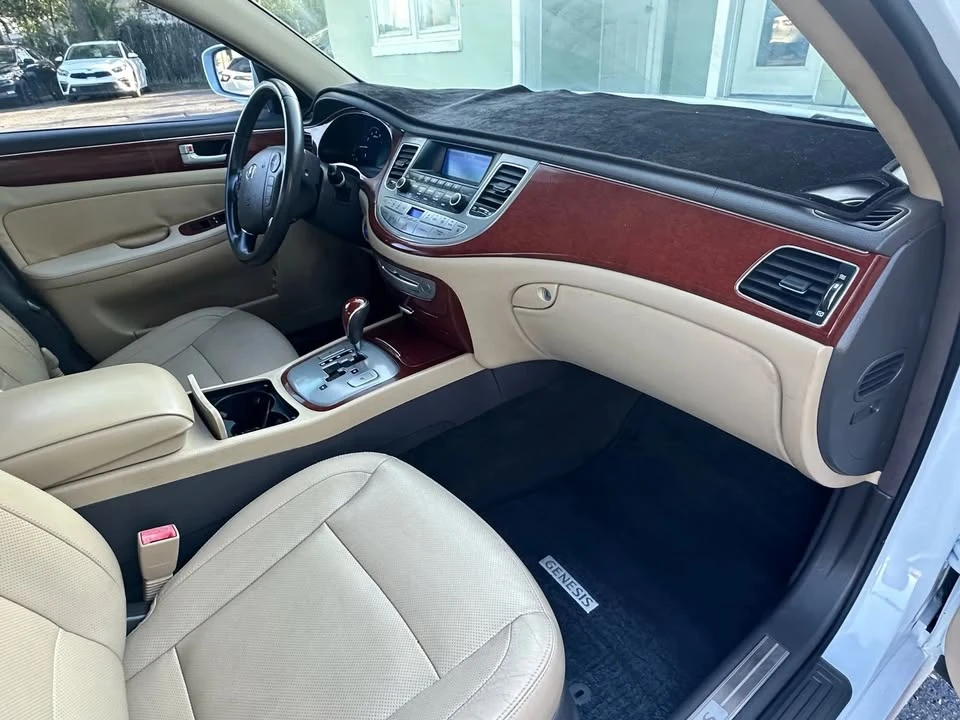 2014 Hyundai Genesis - Image 16 of 19