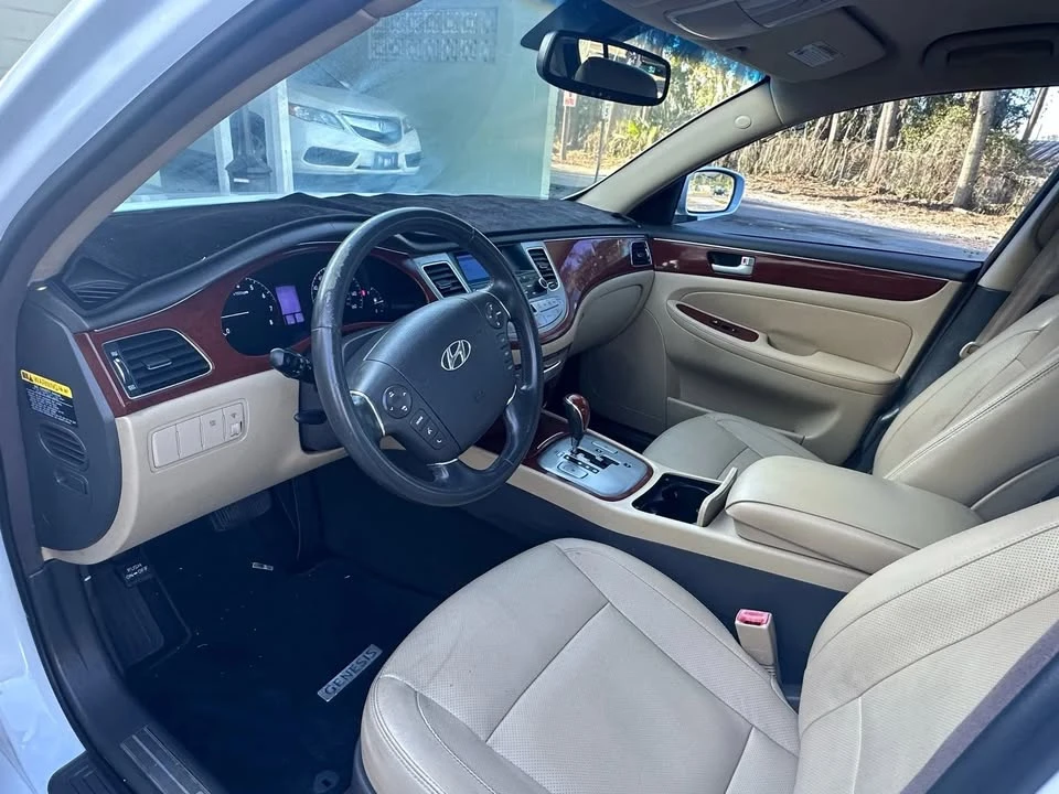 2014 Hyundai Genesis - Image 9 of 19