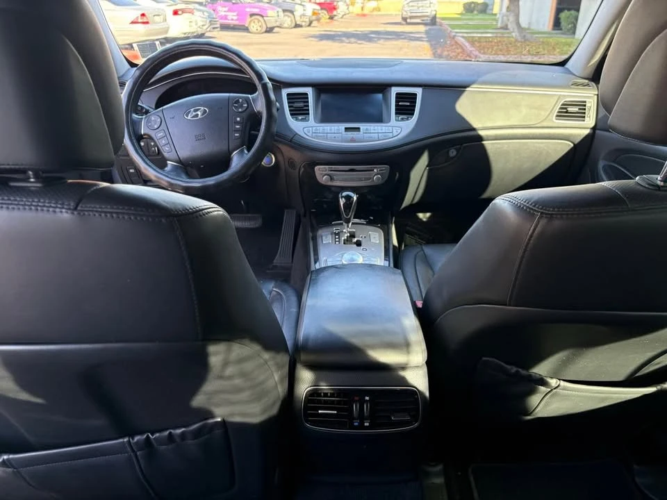2014 Hyundai Genesis - Image 17 of 19