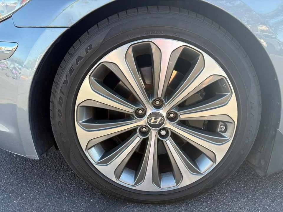 2014 Hyundai Genesis - Image 9 of 19