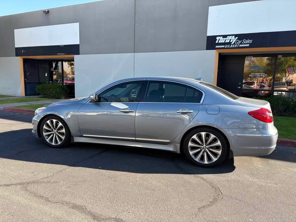 2014 Hyundai Genesis - Image 2 of 19