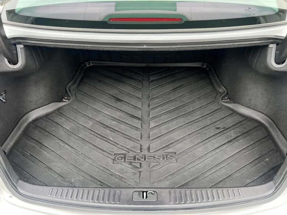 2014 Hyundai Genesis - Image 8 of 10