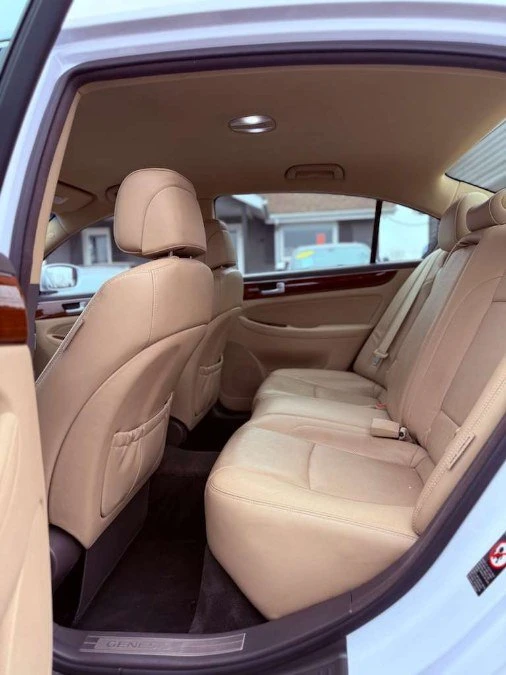 2014 Hyundai Genesis - Image 10 of 12