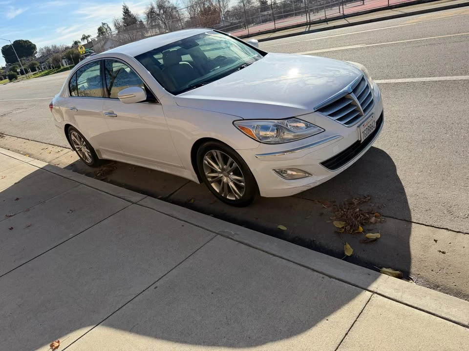 2014 Hyundai Genesis - Image 5 of 7