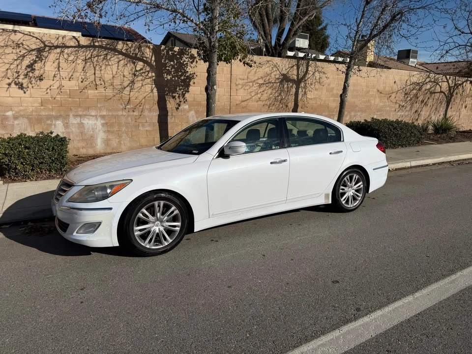 2014 Hyundai Genesis - Image 2 of 7