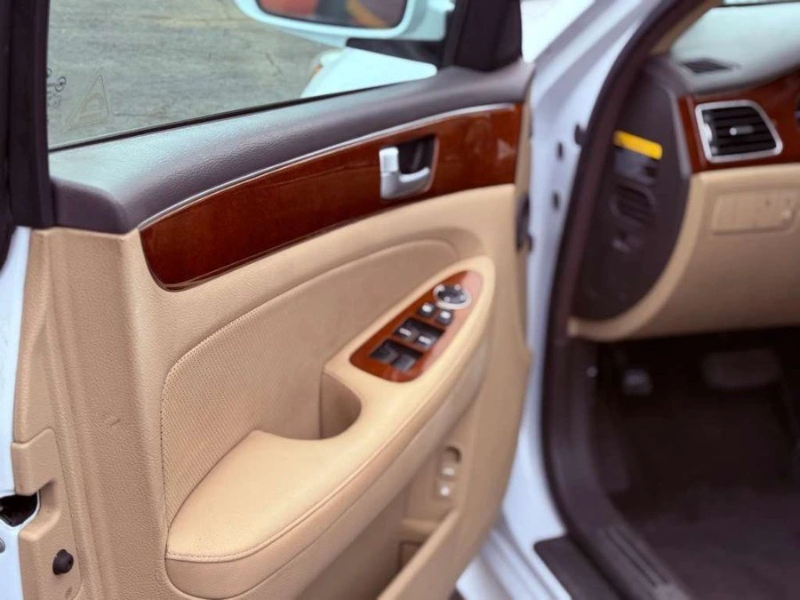 2014 Hyundai Genesis - Image 11 of 12