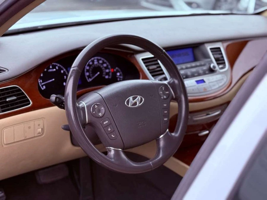 2014 Hyundai Genesis - Image 7 of 12