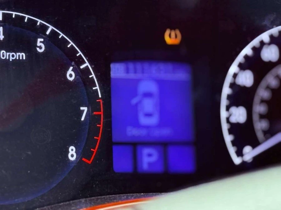 2014 Hyundai Genesis - Image 12 of 12